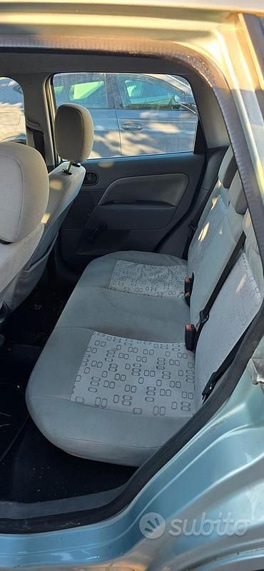 Usata 2003 Ford Fiesta Due volumi | 1200 € - Immagine 1/4