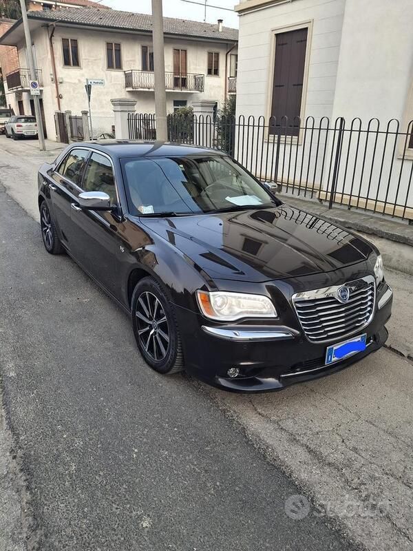 Usata Lancia Thema 171 CV (125 kW) 2011 Marrone Berlina
