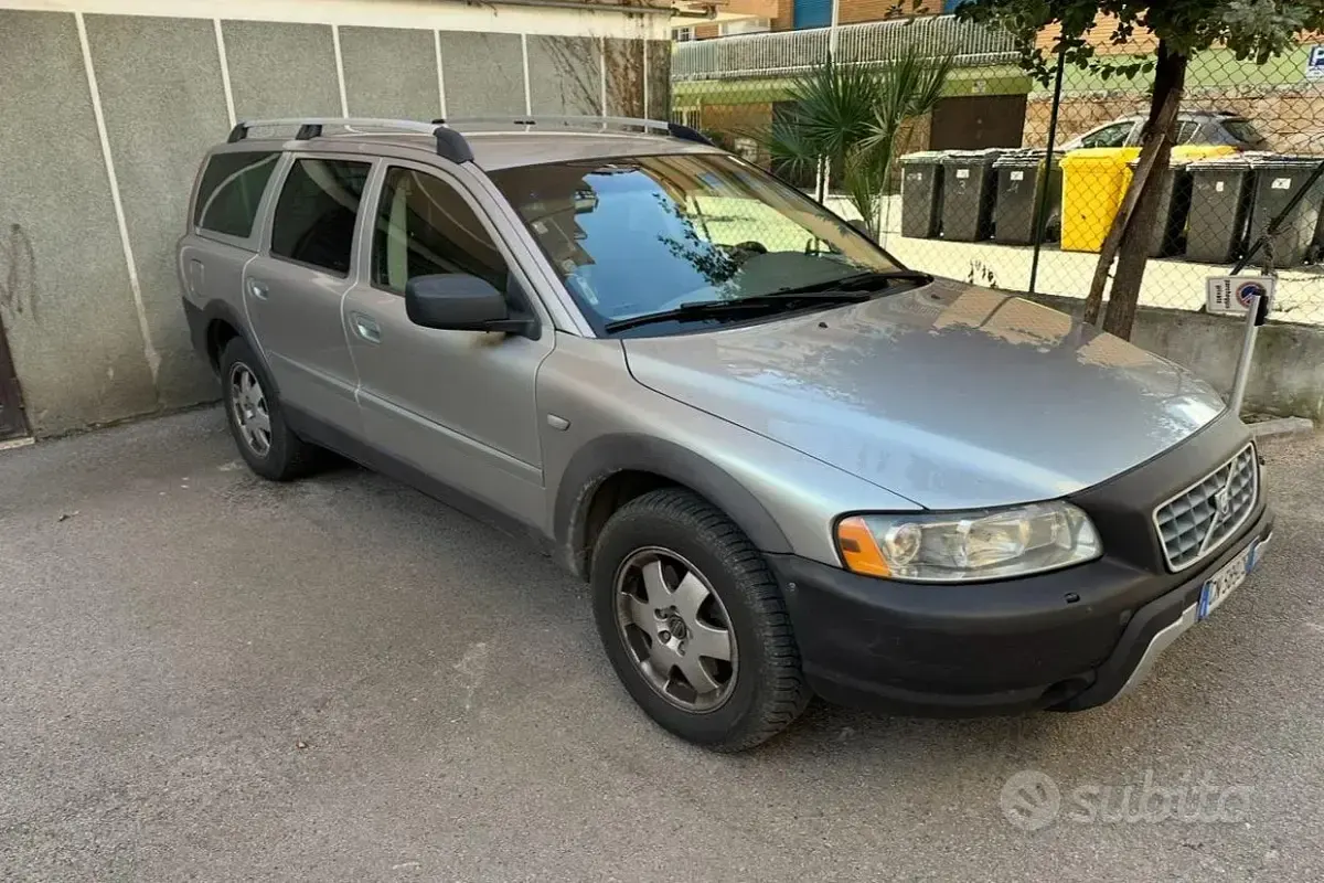 Usata Volvo XC70 Summum 163 CV (119 kW) 2004 Grigio Station wagon