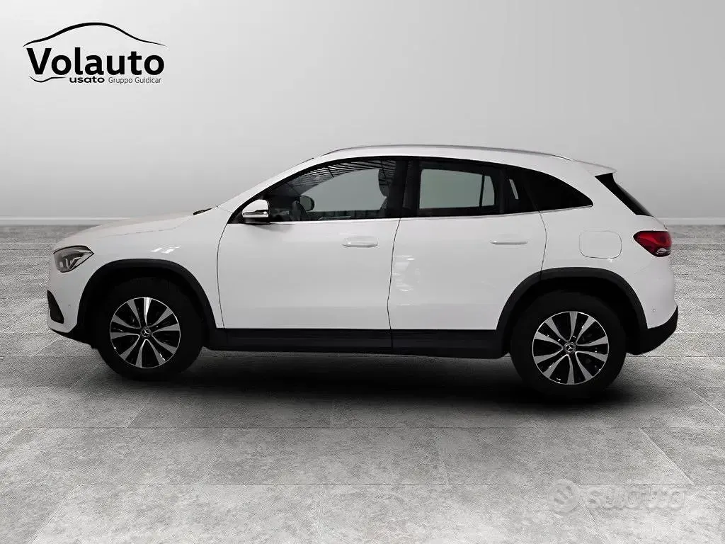 Usata Mercedes GLA180 116 CV (85 kW) 2022 Bianco SUV