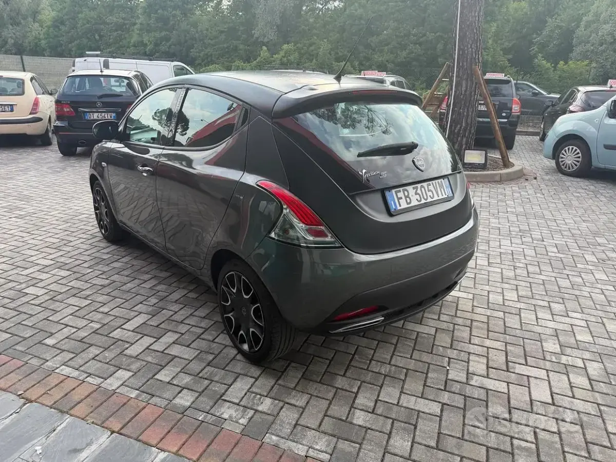 Usata Lancia Ypsilon S 69 CV (50 kW) 2014 Grigio Utilitaria