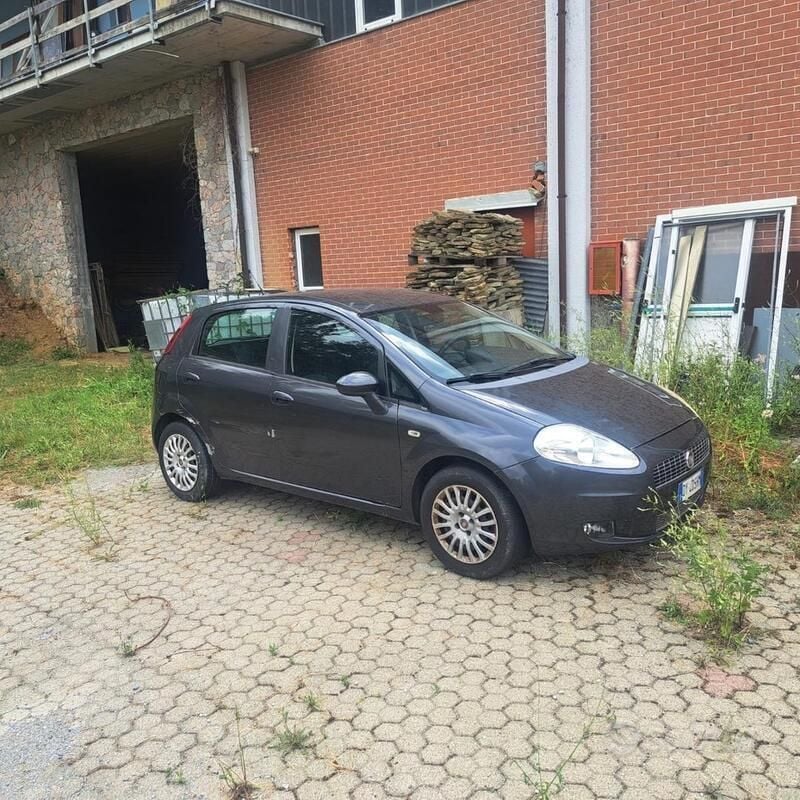 Usata 2009 Fiat Grande Punto Utilitaria | 1200 € (Super prezzo) - Immagine 1/4