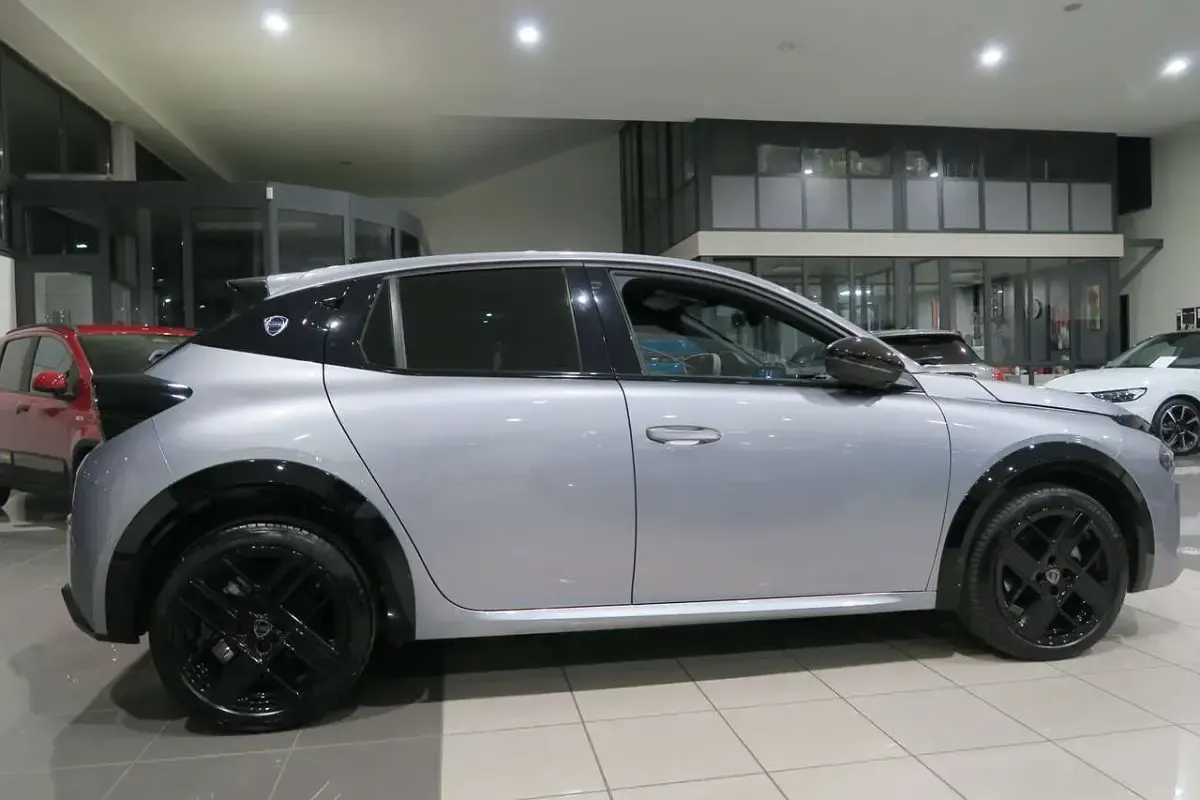 Usata Lancia Ypsilon 101 CV (74 kW) 2025 Argento met Utilitaria