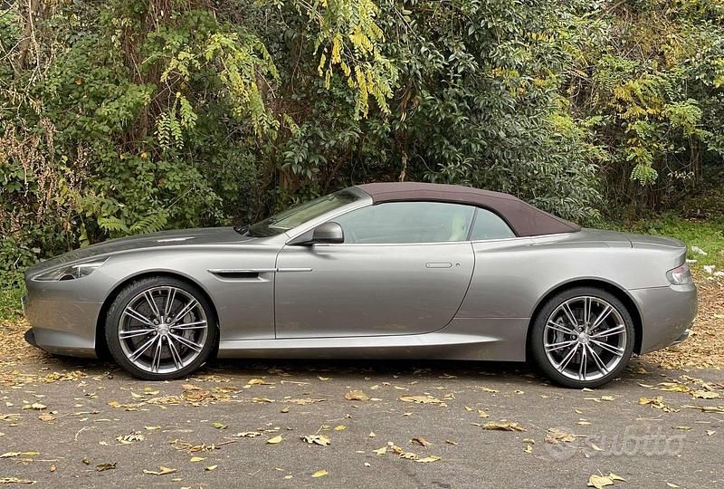 Usata Aston Martin Virage 497 CV (365 kW) 2011 Grigio Cabrio