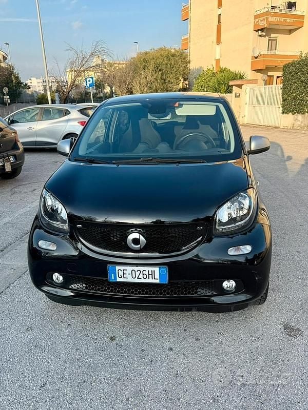 Nero Usata 2019 Smart ForFour Utilitaria | 12.900 € - Immagine 1/4