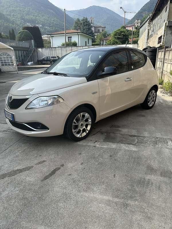 Usata Lancia Ypsilon 95 CV (69 kW) 2015 Utilitaria