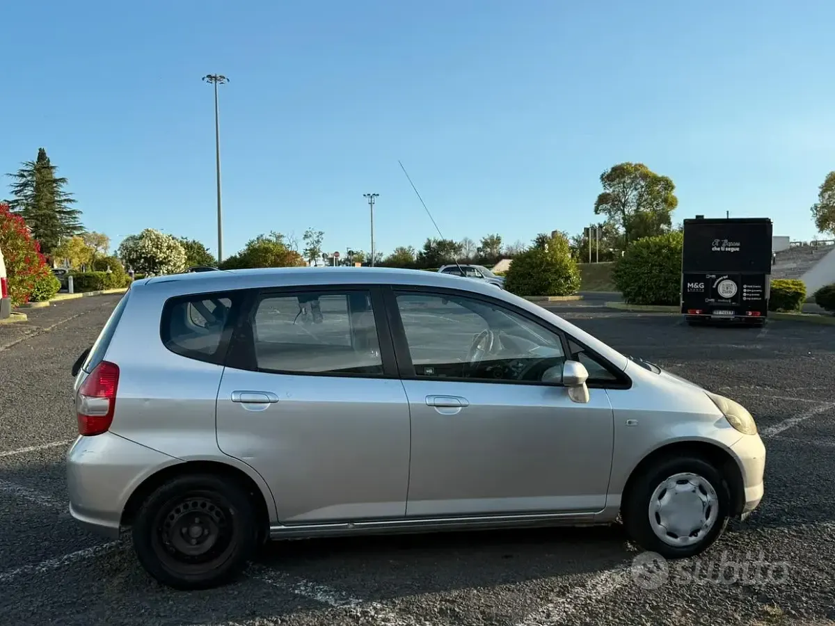 Usata Honda Jazz 65 CV (47 kW) 2004 Grigio Utilitaria