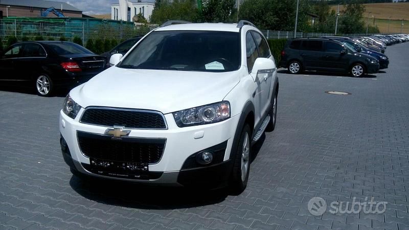Bianco Usata 2013 Chevrolet Captiva SUV | 6000 € (Buon prezzo) - Immagine 1/4