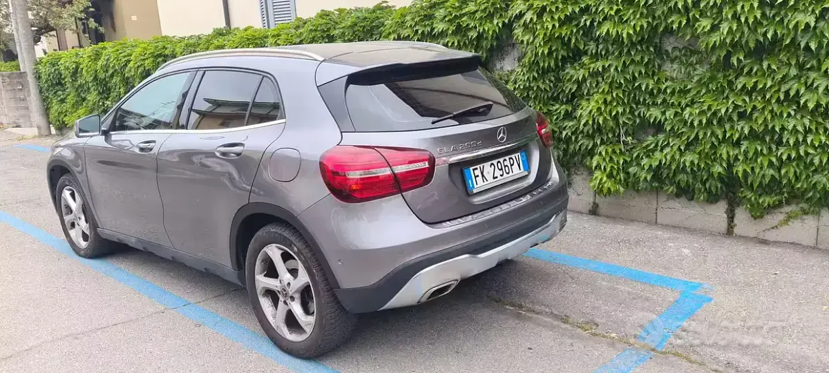 Usata Mercedes GLA200 136 CV (100 kW) 2017 Grigio SUV
