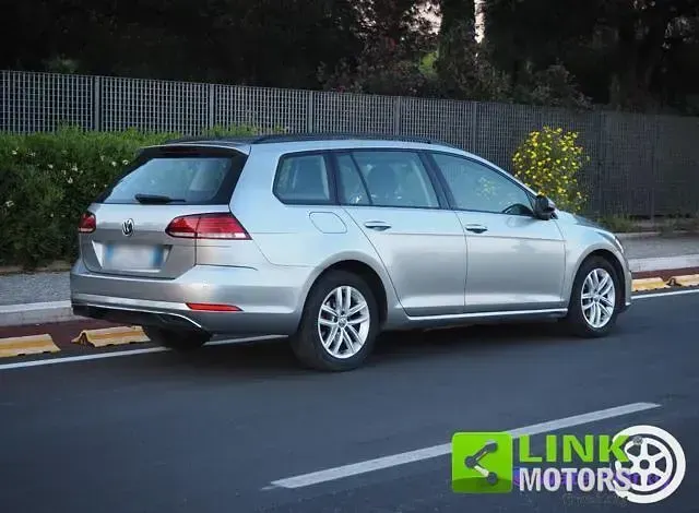 Usata VW Golf VII Business 116 CV (85 kW) 2018 Argento Station wagon