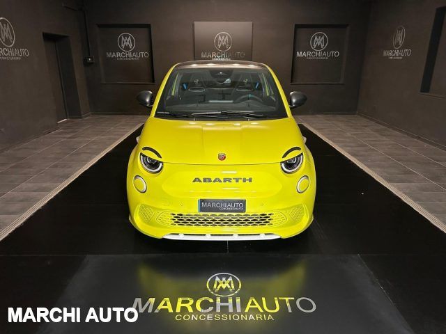 Usata Abarth 500e Turismo 114 kW (155 CV) 2024 Verde pastello Utilitaria