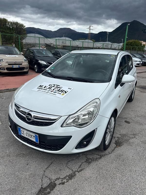 Usata Opel Corsa Edition 75 CV (55 kW) 2013 Bianco Utilitaria