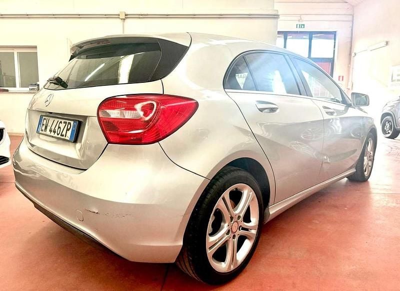 Usata Mercedes A180 109 CV (80 kW) 2013 Argento metalizzato Berlina
