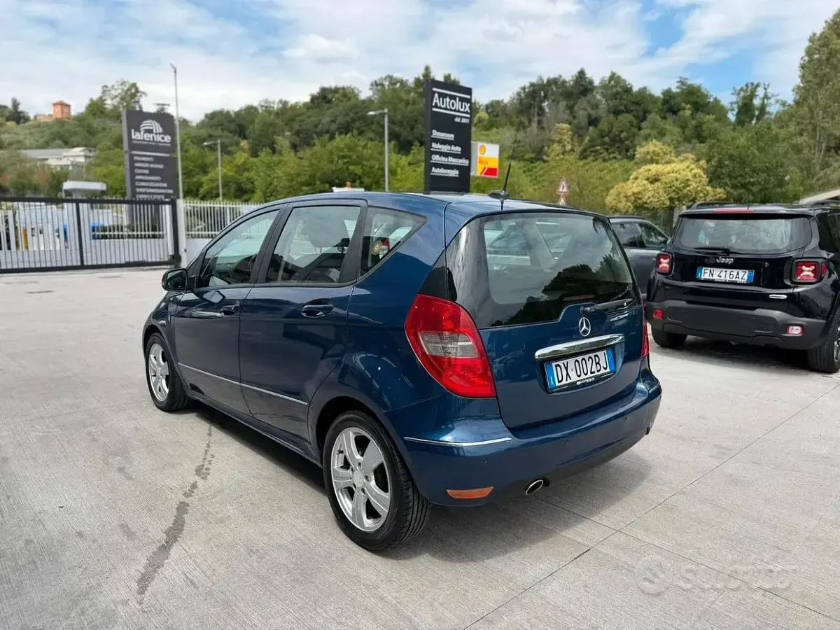 Usata Mercedes A180 Edition 109 CV (80 kW) 2009 Bluazzurro Coupé
