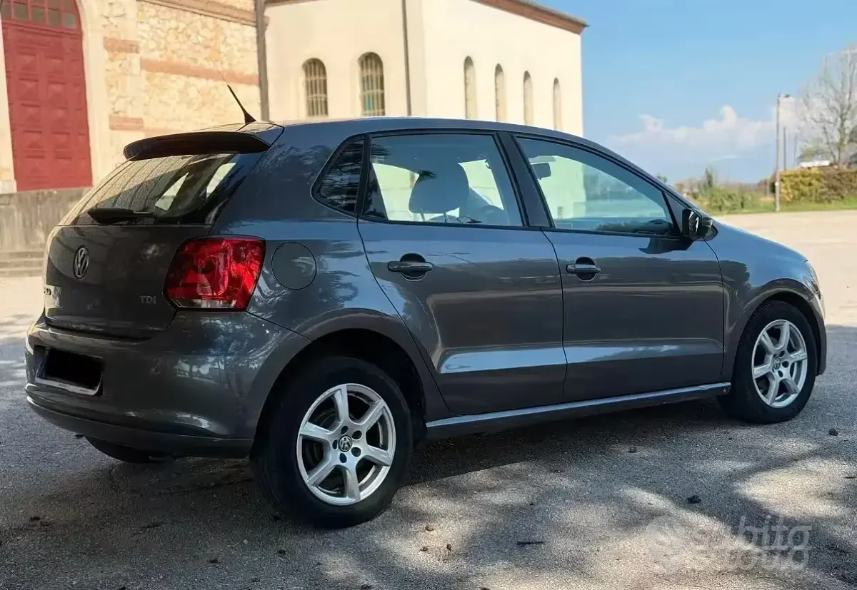 Usata VW Polo 75 CV (55 kW) 2010 Grigio Utilitaria