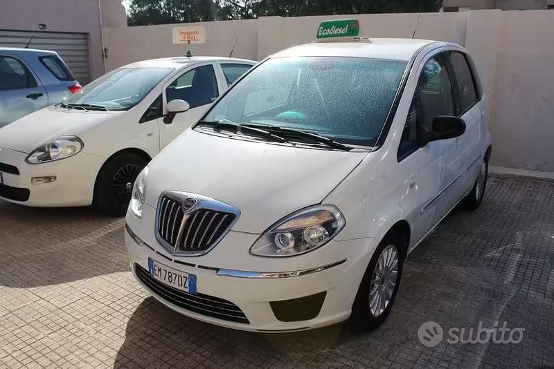 Usata Lancia Musa 95 CV (69 kW) 2012 Bianco Monovolume