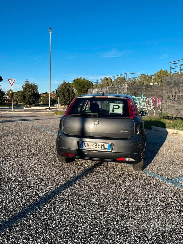 Usata Fiat Grande Punto 75 CV (55 kW) 2009 Grigio Utilitaria