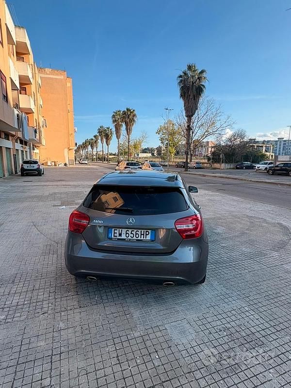 Usata Mercedes A180 110 CV (80 kW) 2015 Grigio Utilitaria