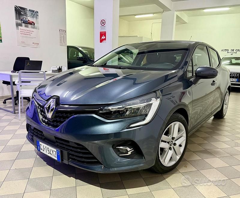 Grigio Usata 2022 Renault Clio V Business Tre volumi | 10.900 € (Buon prezzo) - Immagine 1/4