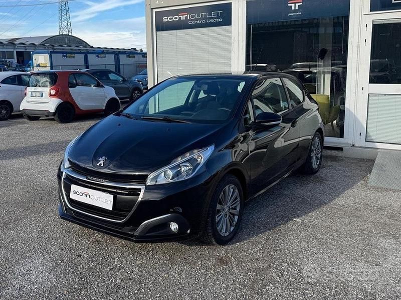 Usata Peugeot 208 Active 95 CV (69 kW) 2017 Nero Utilitaria