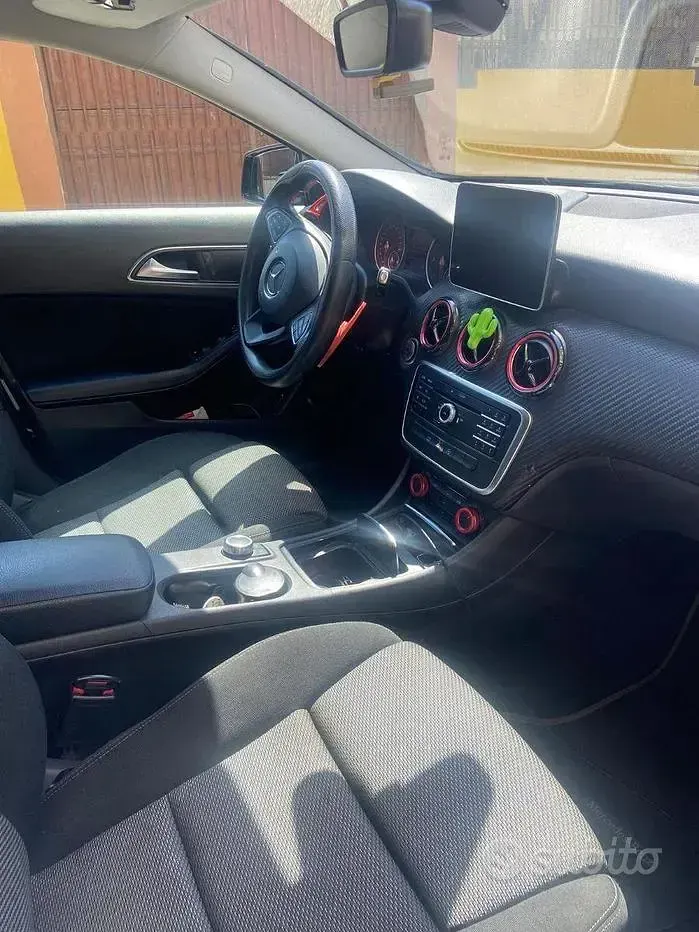 Begagnad Mercedes GLA200 136 HK (100 kW) 2018 Svart SUV