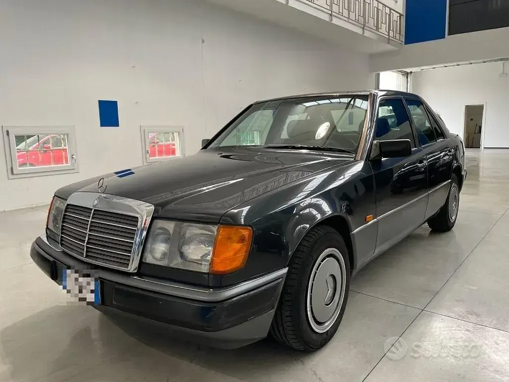 Usata Mercedes 200 118 CV (86 kW) 1990 Nero Berlina
