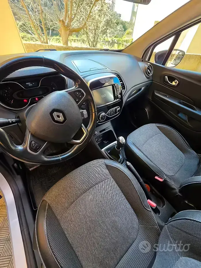 Usata Renault Captur 90 CV (66 kW) 2018 Grigio SUV