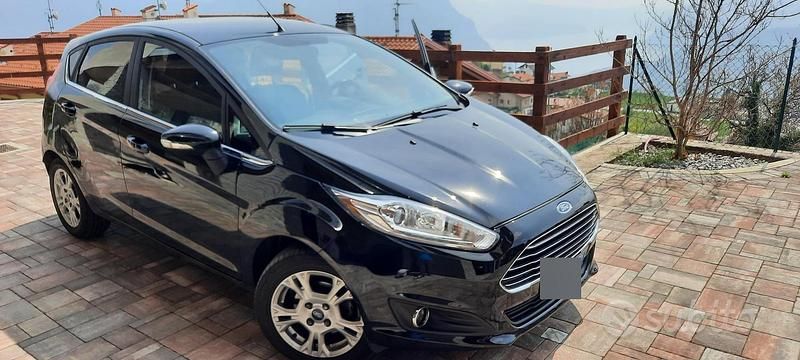 Usata Ford Fiesta 75 CV (55 kW) 2017 Nero Utilitaria