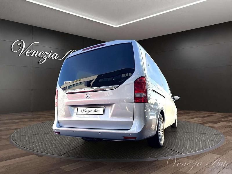 Usata Mercedes V220 163 CV (119 kW) 2019 Argento Monovolume
