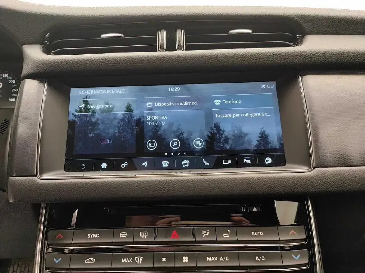 Usata Jaguar XF R-Sport 180 CV (132 kW) 2016 Nero Berlina