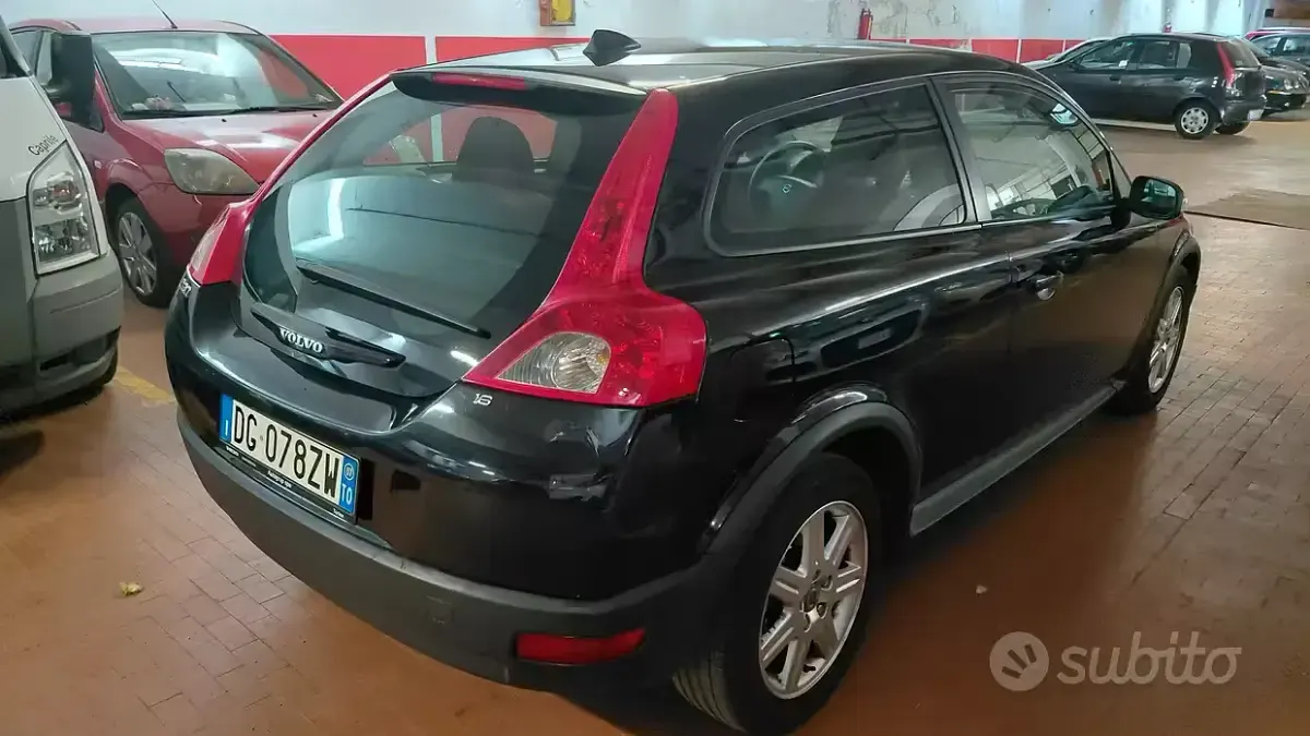 Usata Volvo C30 Kinetic 101 CV (74 kW) 2007 Nero Utilitaria