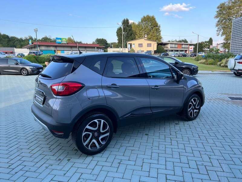 Usata Renault Captur 120 CV (88 kW) 2017 Grigio SUV