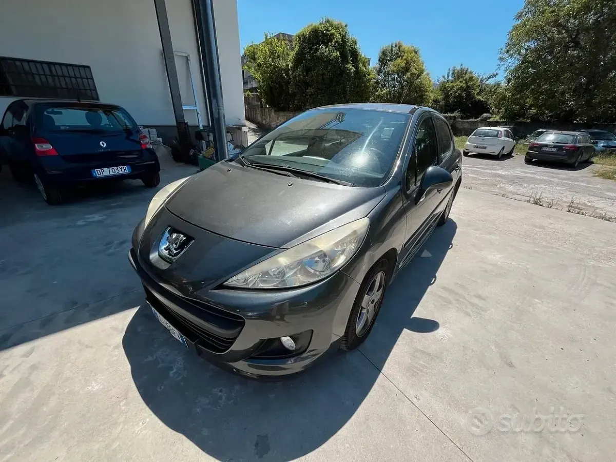 Usata Peugeot 207 Access 70 CV (51 kW) 2011 Grigio Berlina