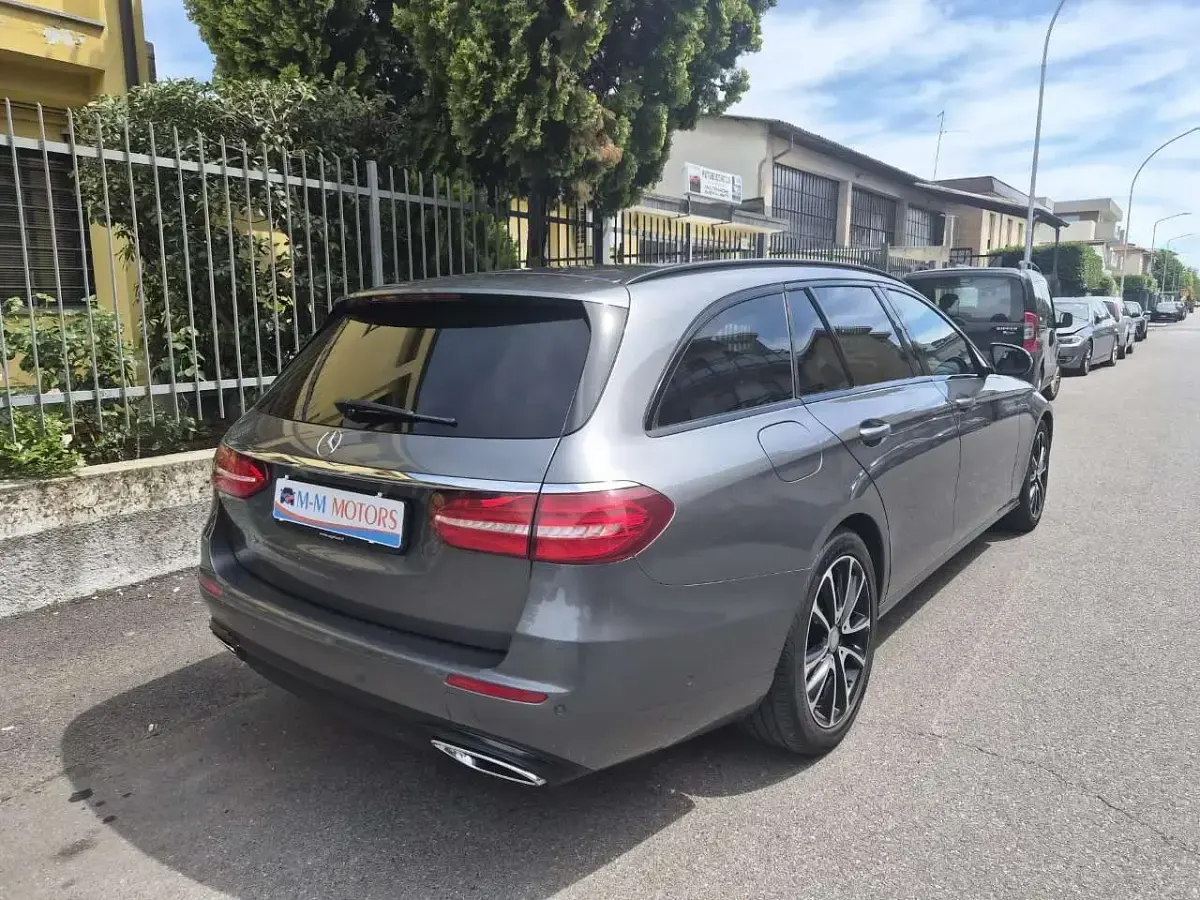 Usata Mercedes E220 Business 194 CV (142 kW) 2017 Grigio Station wagon