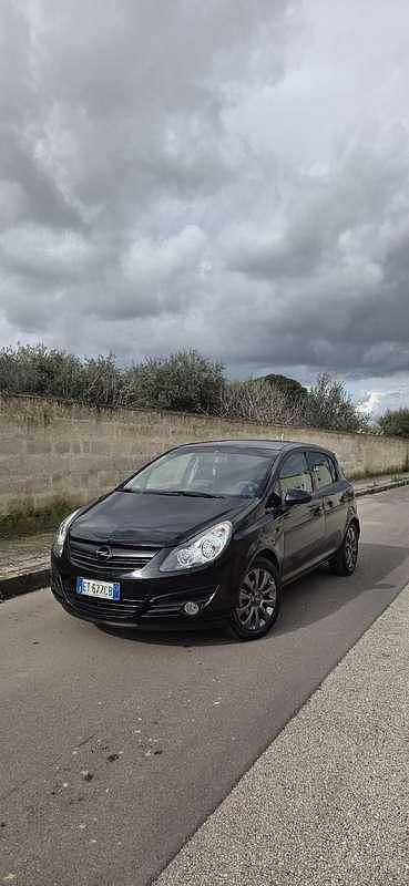 Usata Opel Corsa Cosmo 90 CV (66 kW) 2010 Berlina