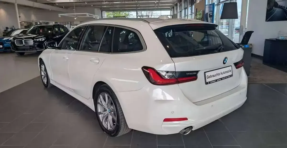 Usata BMW 318 150 CV (110 kW) 2023 Bianco Station wagon