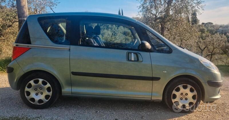 Usata 2006 Peugeot 1007 Monovolume | 3300 € (Buon prezzo) - Immagine 1/4