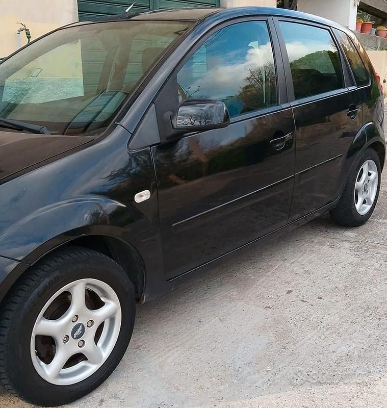 Usata Ford Fiesta 2007 Nero Utilitaria