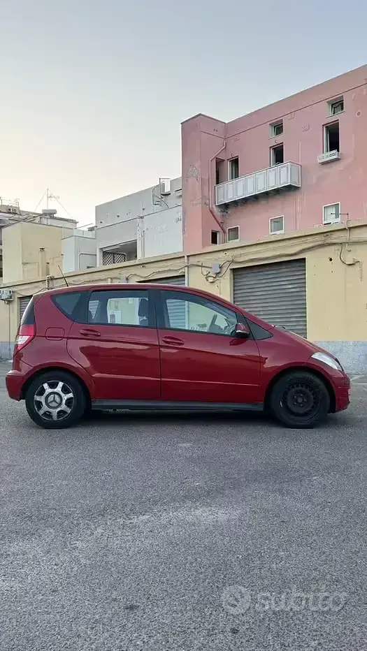 Usata Mercedes A160 95 CV (69 kW) 2011 Rosso Utilitaria