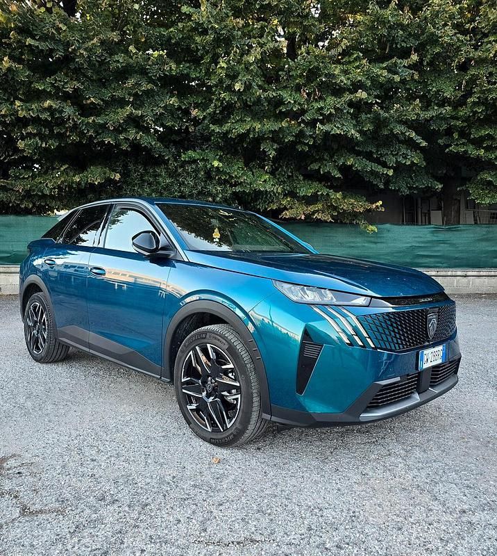 Usata Peugeot 3008 Allure 150 CV (110 kW) 2024 Blu/azzurro SUV