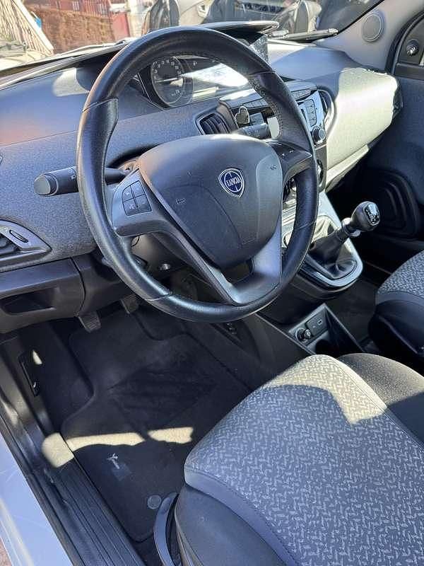 Usata Lancia Ypsilon 69 CV (50 kW) 2018 Grigio Utilitaria