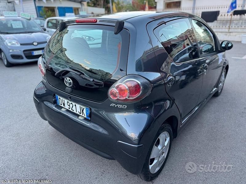 Usata Toyota Aygo 68 CV (50 kW) 2009 Grigio Utilitaria