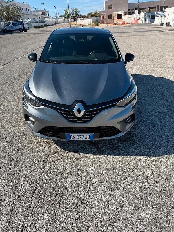 Usata Renault Clio V 101 CV (74 kW) 2023 Grigio Berlina