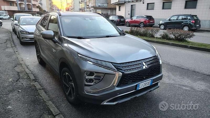 Usata Mitsubishi Eclipse Cross Instyle 98 CV (72 kW) 2022 Argento SUV