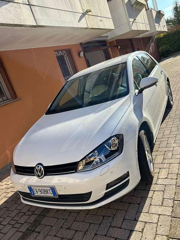 Bianco Usata 2013 VW Golf VII Tre volumi | 11.000 € (Buon prezzo) - Immagine 1/4