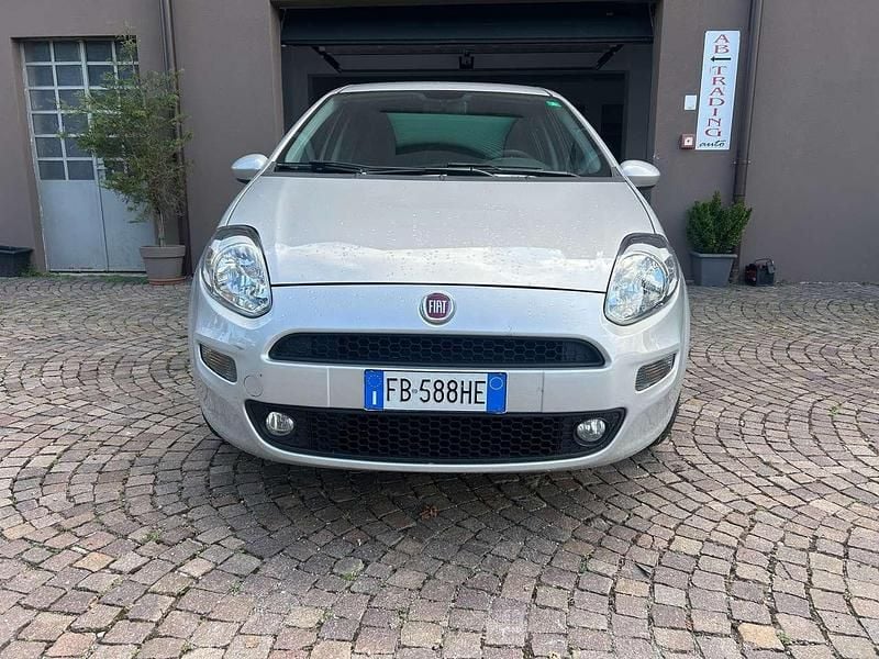 Argento Usata 2015 Fiat Punto Lounge Due volumi | 5500 € (Buon prezzo) - Immagine 1/4