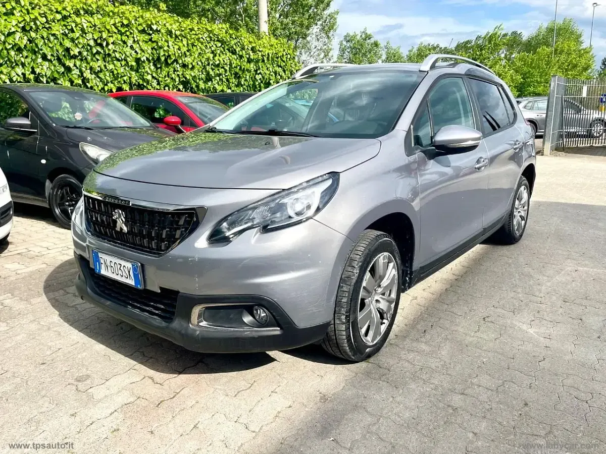 Usata Peugeot 2008 Active 99 CV (72 kW) 2018 Gray SUV