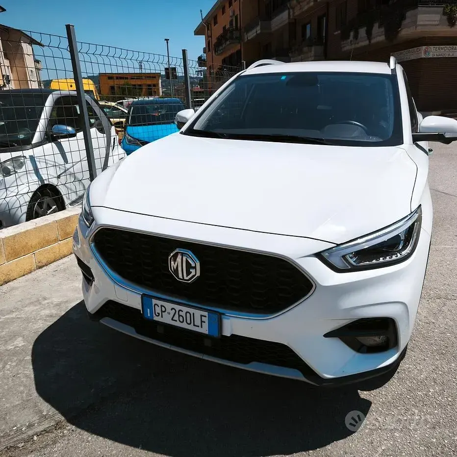 Usata MG ZS Luxury 111 CV (81 kW) 2023 Bianco SUV