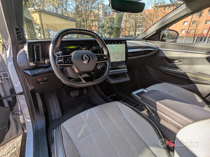 Usado Renault Megane E-Tech Techno 55 kW (75 CV) 2023 Gris SUV