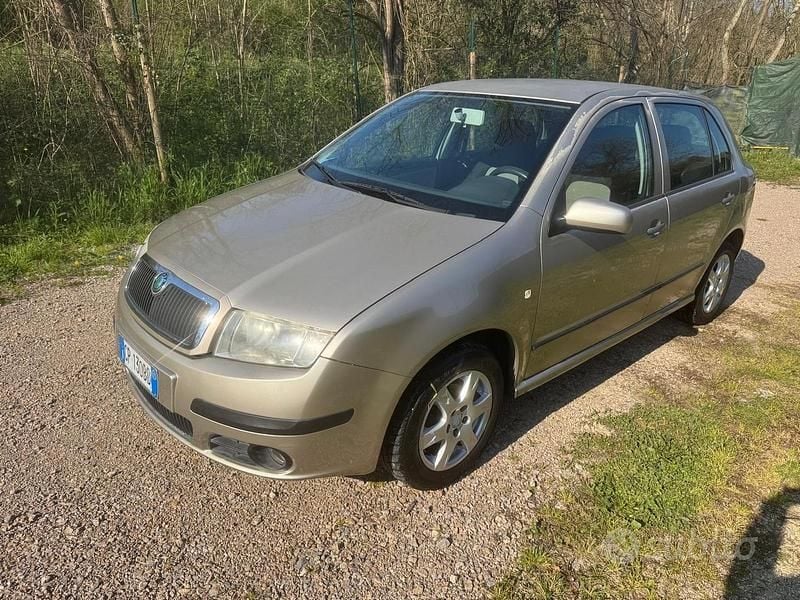Usata Skoda Fabia 63 CV (46 kW) 2005 Grigio Berlina
